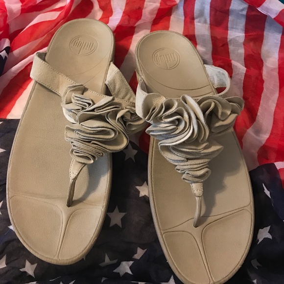 Fantastic ruffled Size 11 Fit Flops! - Picture 4 of 5